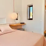 Spiti Su In Paros - Naousa Piscina Privata Ambelas