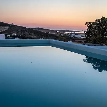 Spiti Su In Paros - Naousa Piscina Privata